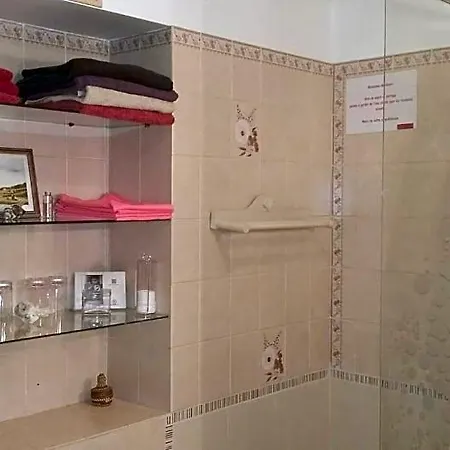 L' Esterlanges Famille 2 4 Personnes Proche Puydufou Bed & Breakfast 4*