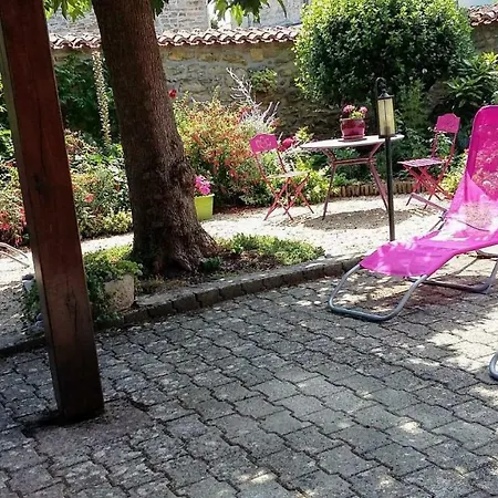 L' Esterlanges Famille 2 4 Personnes Proche Puydufou Bed & Breakfast