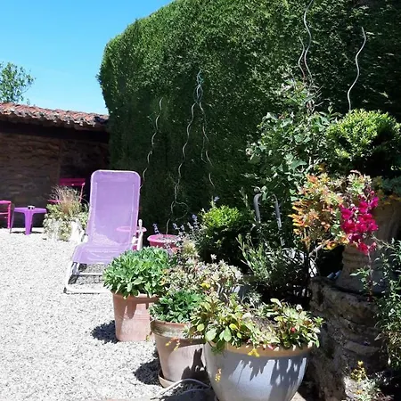 L' Esterlanges Famille 2 4 Personnes Proche Puydufou Bed & Breakfast