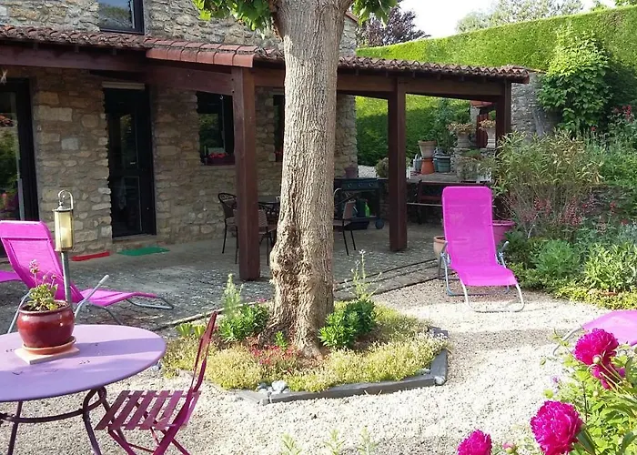 L' Esterlanges Famille 2 4 Personnes Proche Puydufou Bed & Breakfast